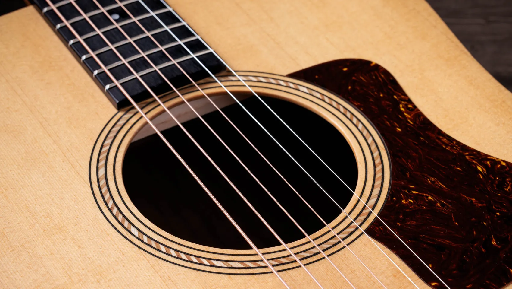 Academy 10e,Walnut/Spruce