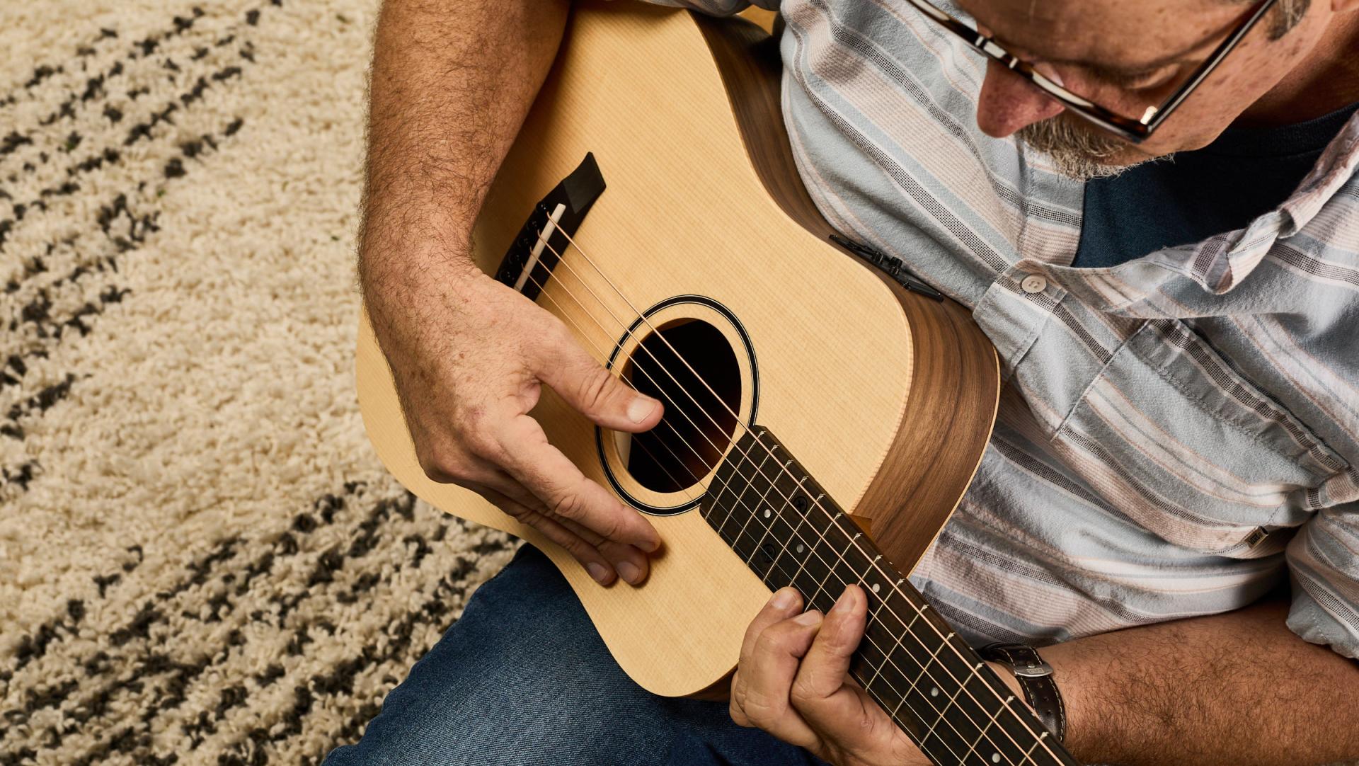 TAYLOR BT1e WALNUT, Guitarra Eletroacústica