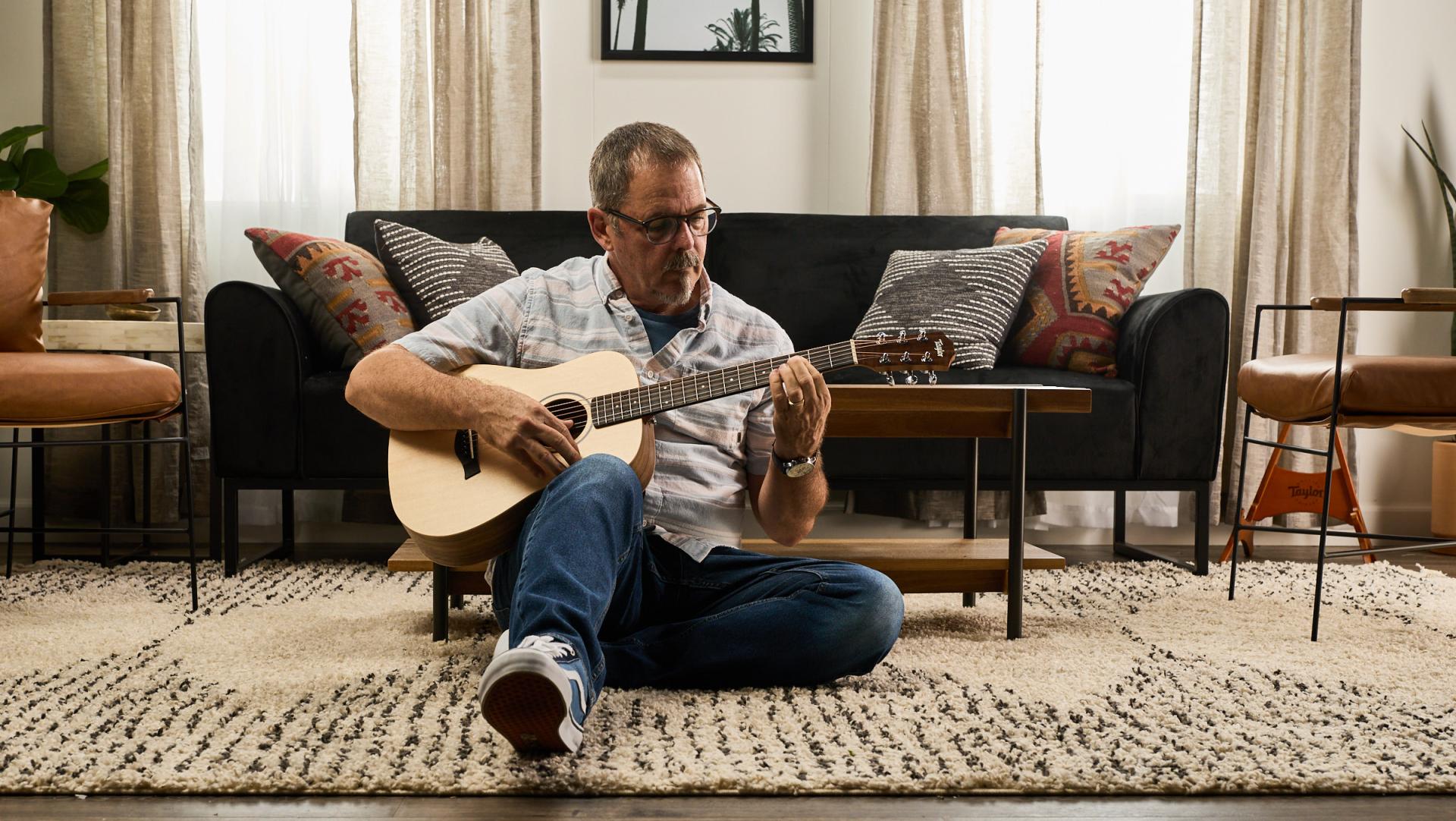 TAYLOR BT1e WALNUT, Guitarra Eletroacústica