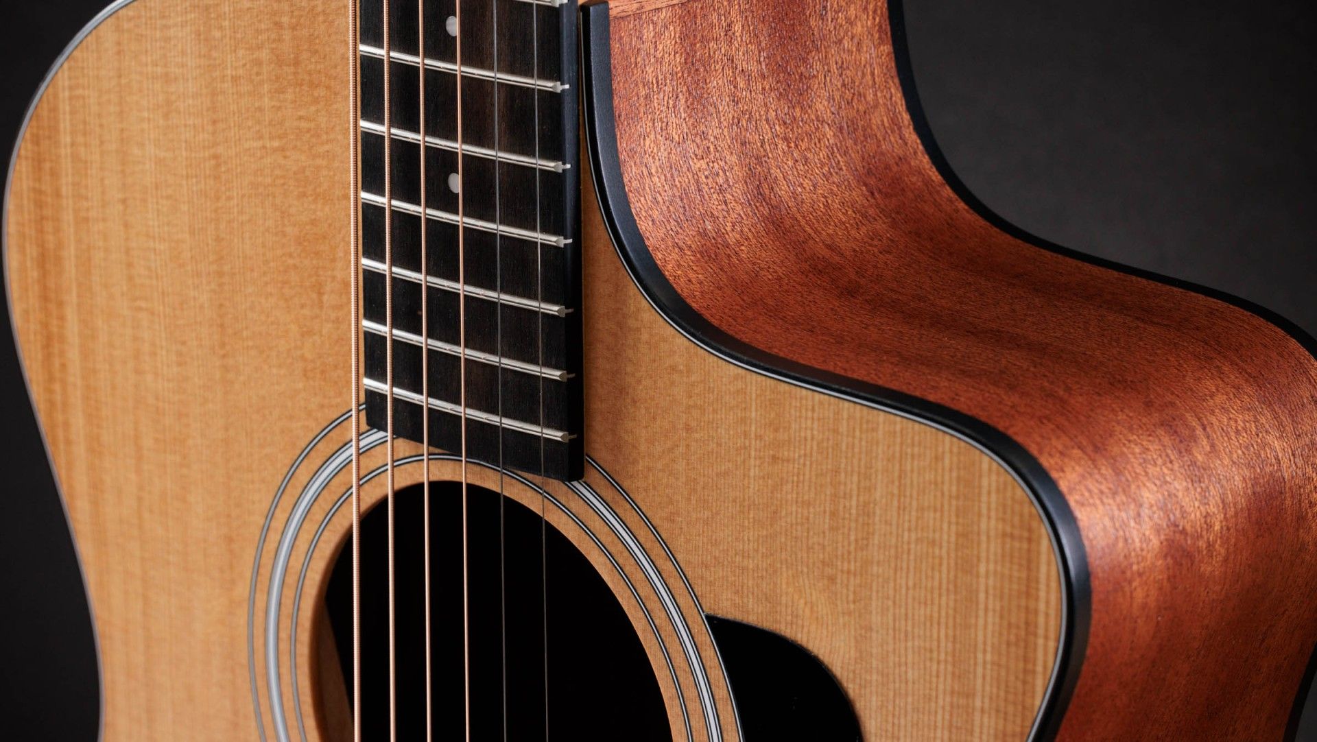 TAYLOR 114ce Sapele/Spruce, Guitarra Electroacústica