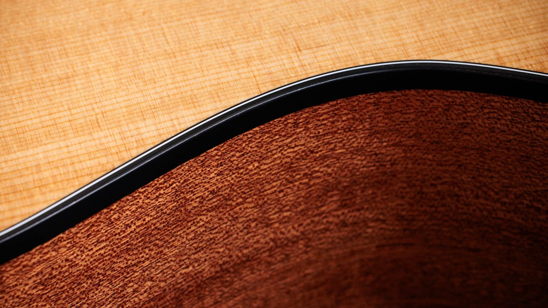 TAYLOR 114ce Sapele/Spruce, Guitarra Electroacústica