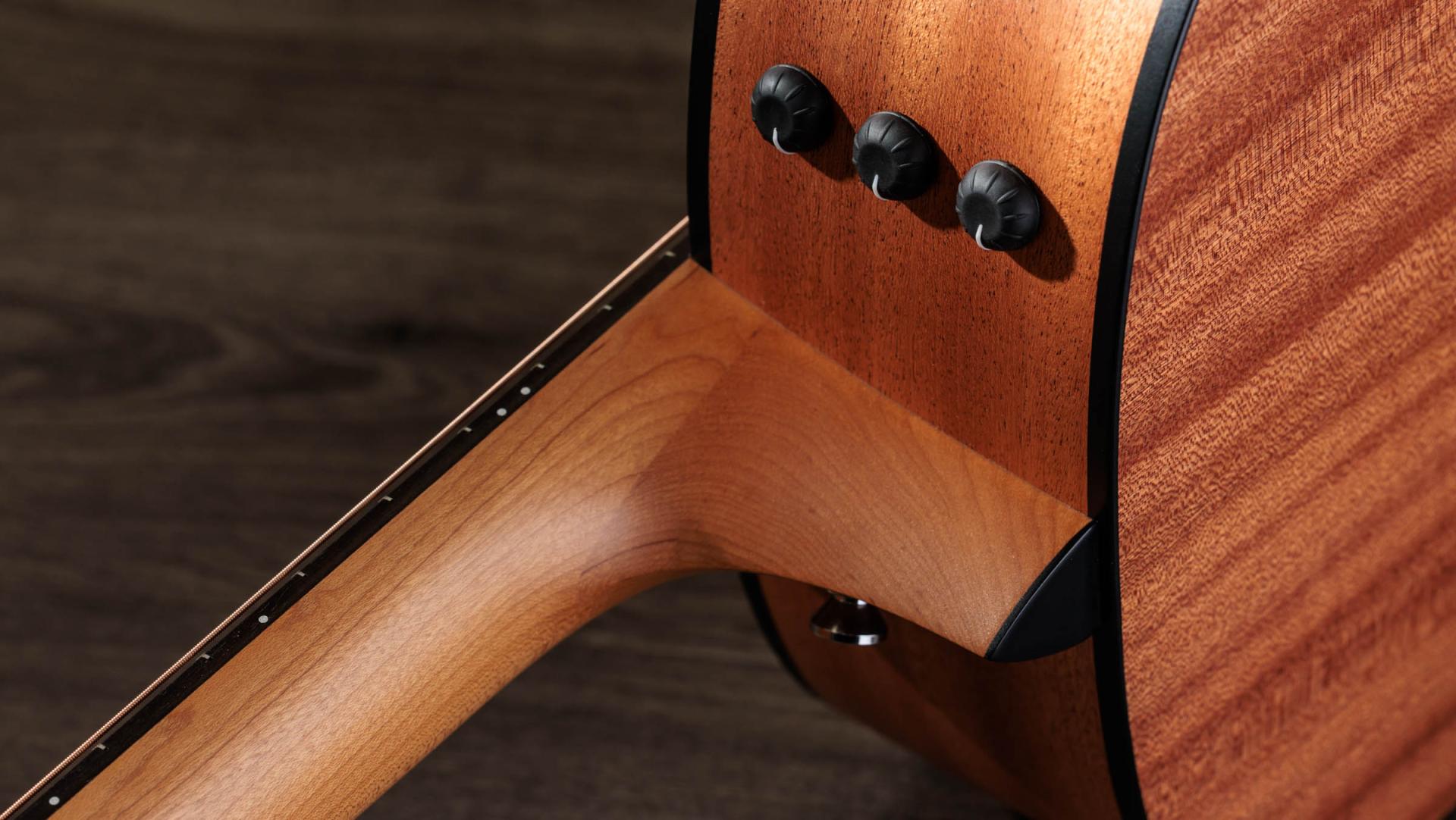 TAYLOR 117e Sapele/Spruce, Guitarra Electroacústica