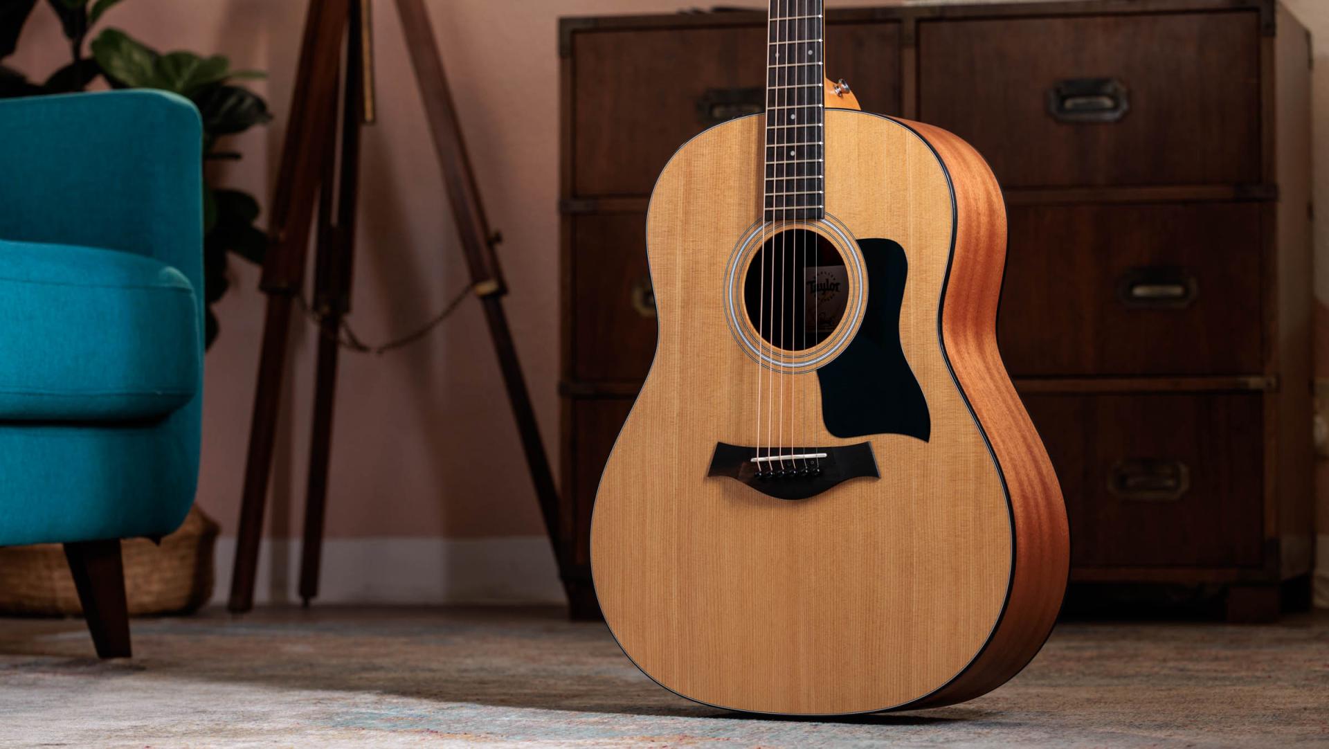 TAYLOR 117e Sapele/Spruce, Guitarra Electroacústica