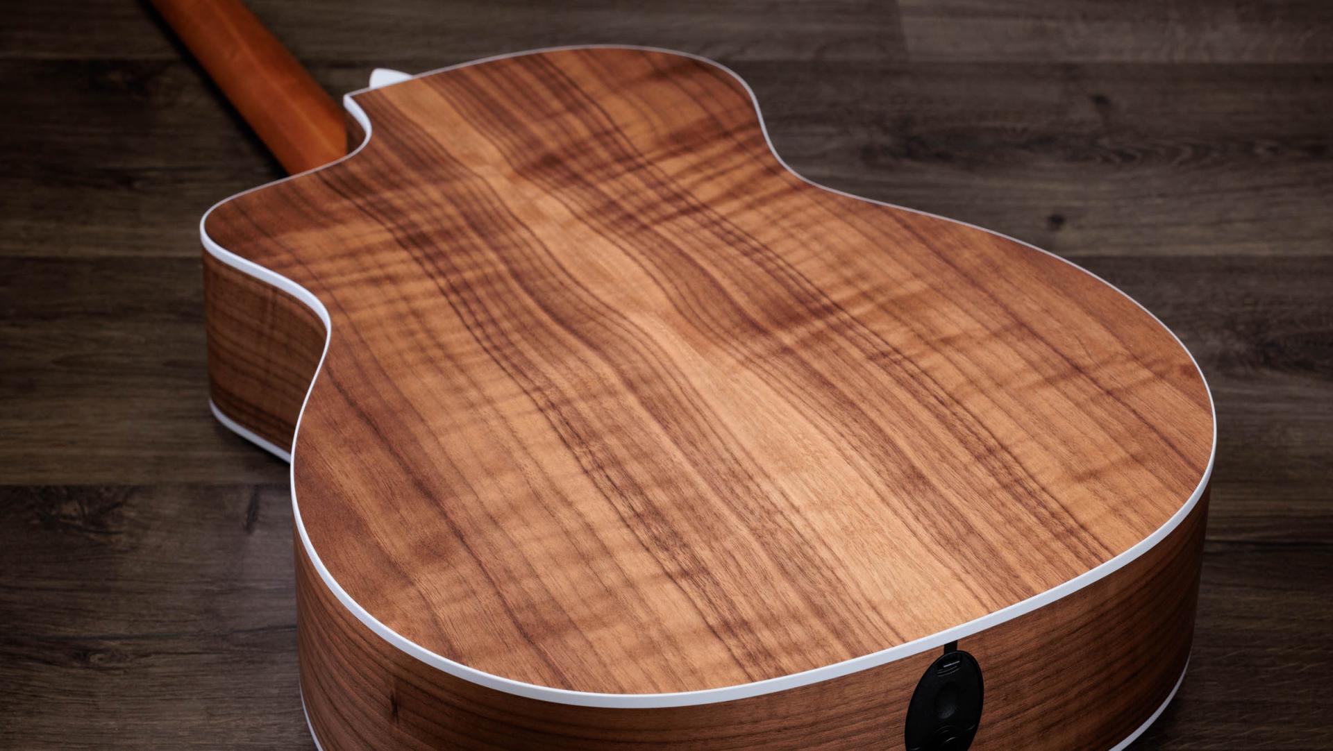 TAYLOR 214ce, Walnut/Spruce, Guitarra Electroacústica