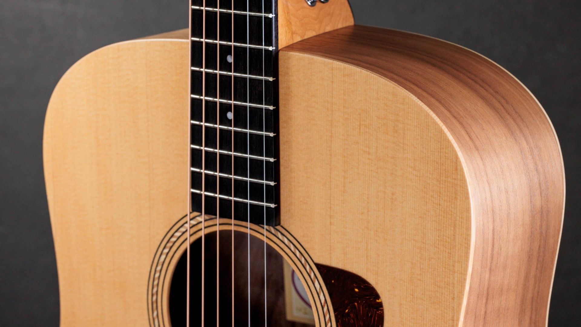 TAYLOR Academy 10e, Walnut/Spruce, Guitarra Electroacústica