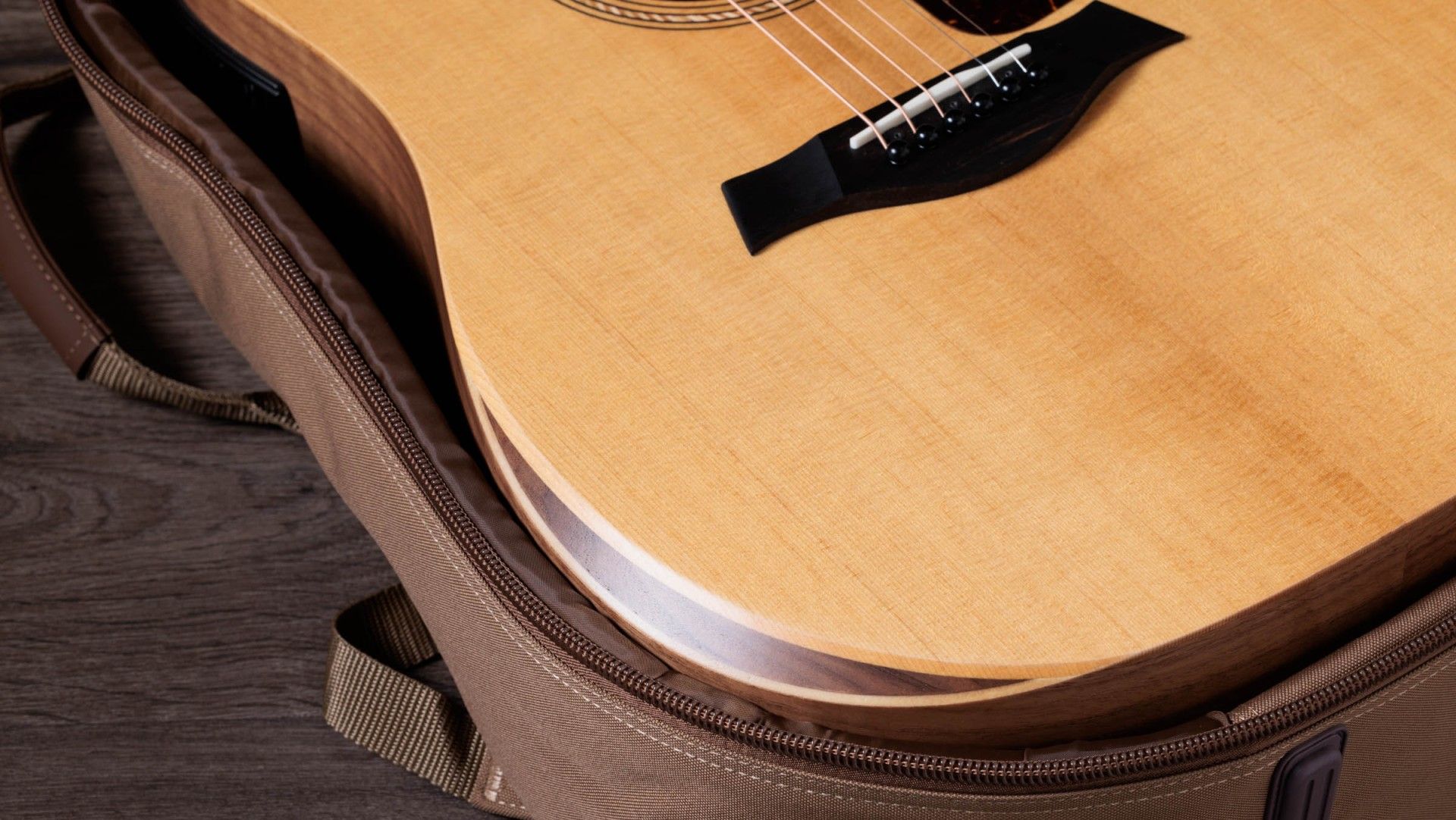 TAYLOR Academy 10e, Walnut/Spruce, Guitarra Electroacústica